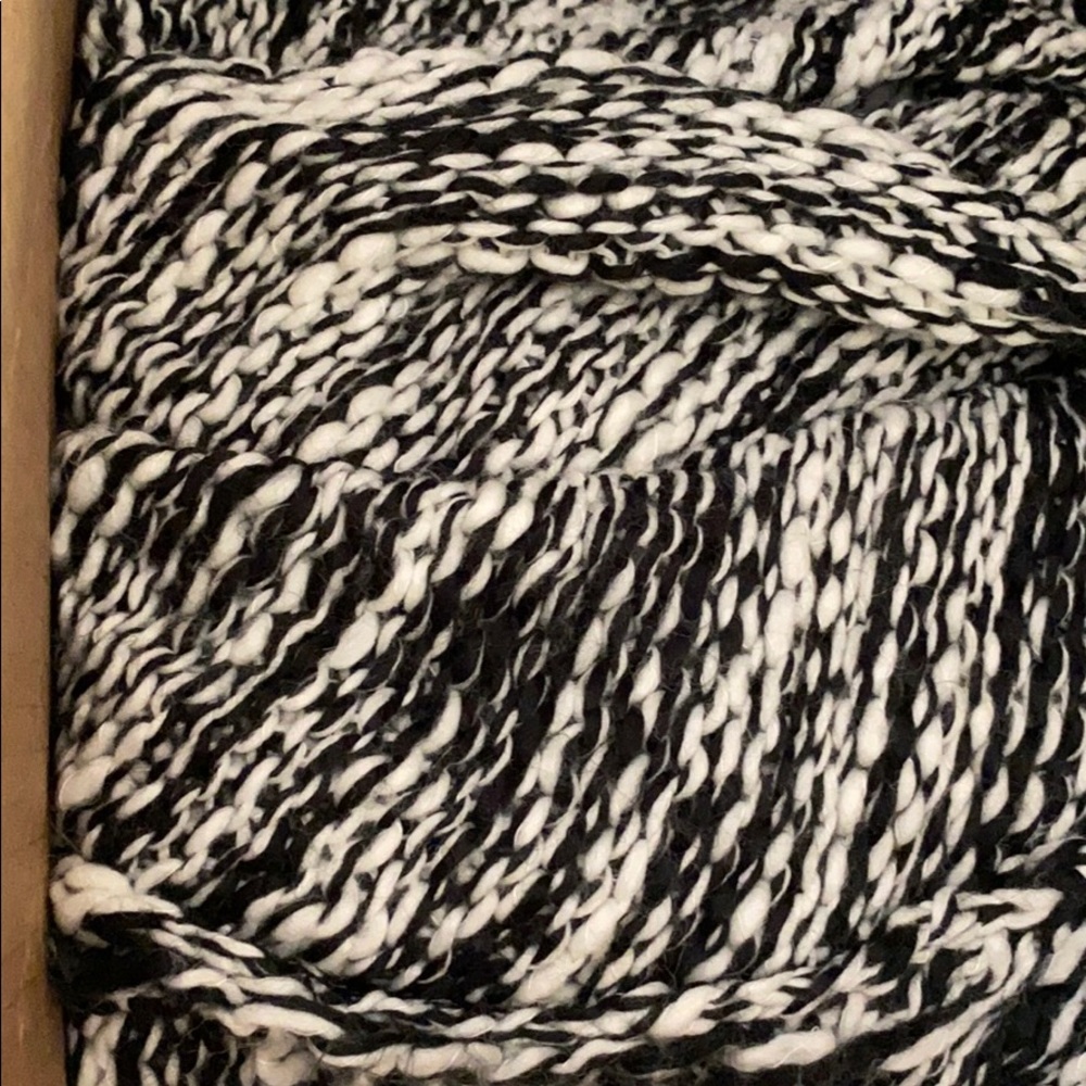 Sweater for raven